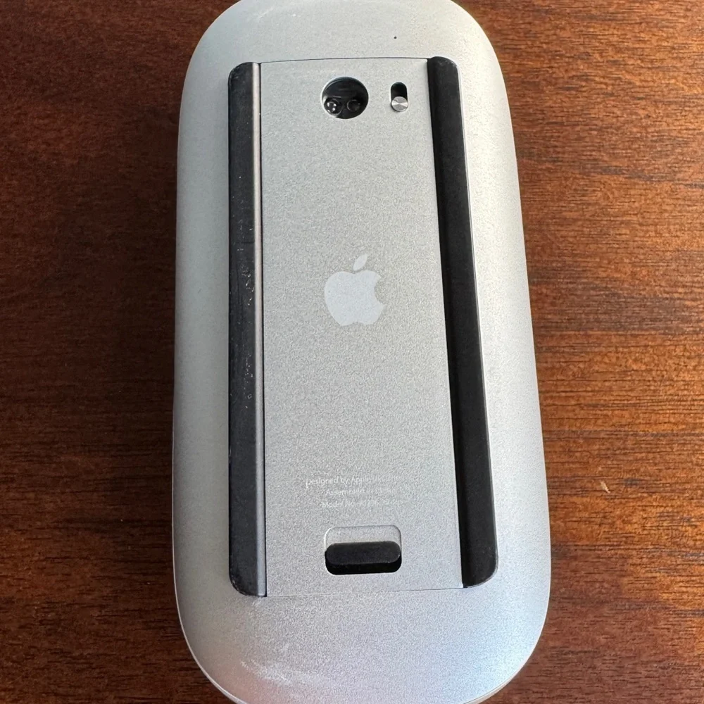 Apple Magic Mouse - Wireless Battery Powered
